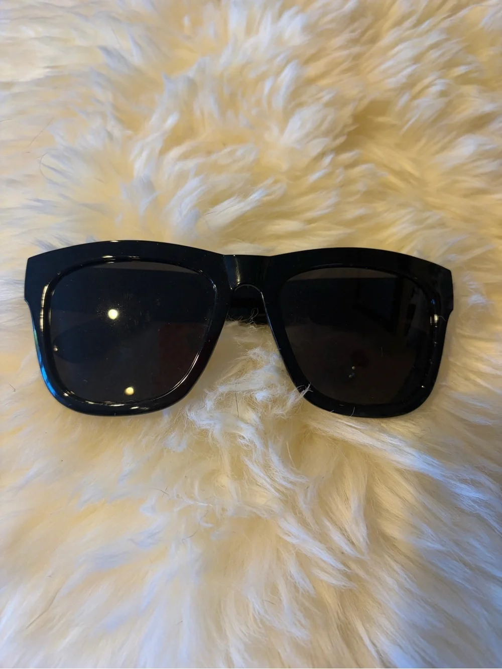 Black Oversized Women's Sunglasses - Stylish UV Shades
